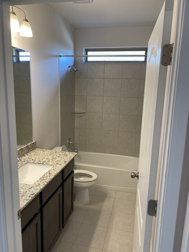 Foto del edificio - 7445 Shady Meadows Ln