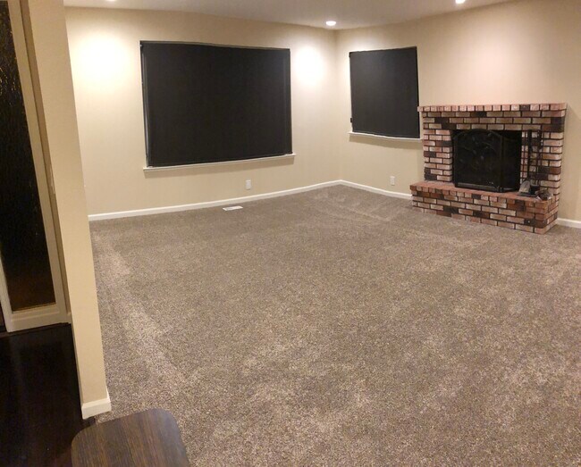 Large Living Room - 363 Moana Pl