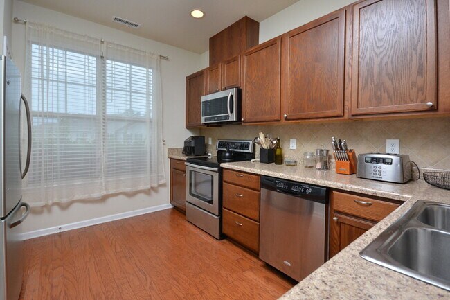 Building Photo - Modern 2BR/2.5BA Townhome in Stratford Lakes – Minutes to Southpoint & Downtown Durham!