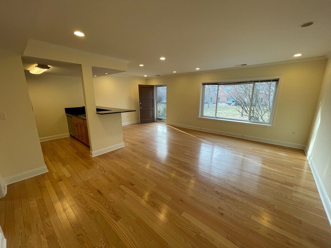 Primary Photo - 202 Paine Ct