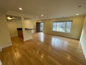 Building Photo - 202 Paine Ct