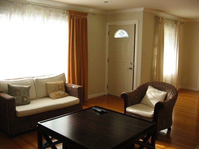 Foto del edificio - 1240 Baywood Ave