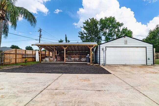 Building Photo - Home on half acre with land and storage