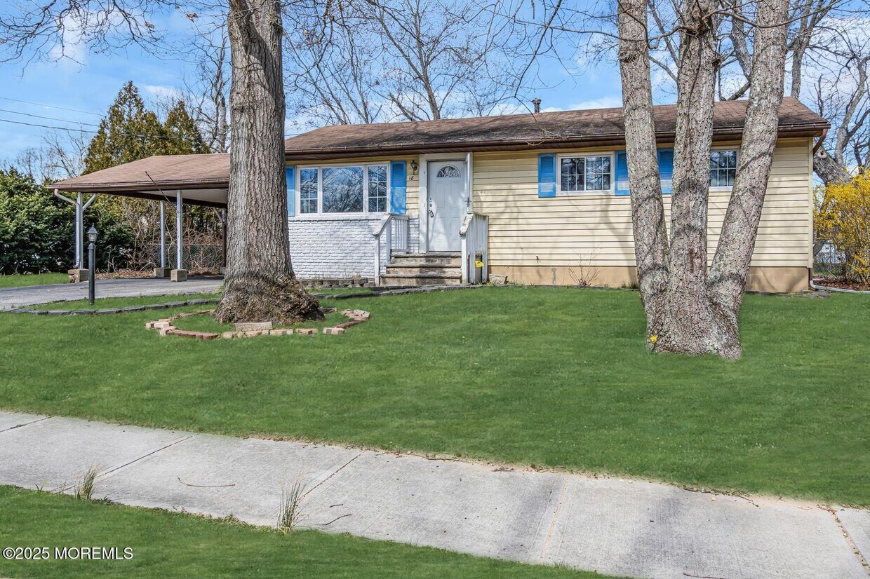 Primary Photo - 18 Castle Ave
