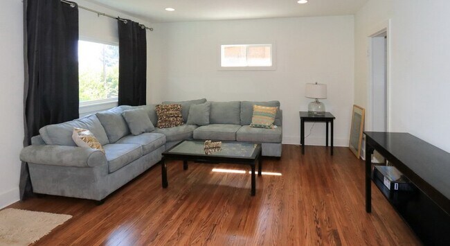 Foto del edificio - 138 W Girard Ave