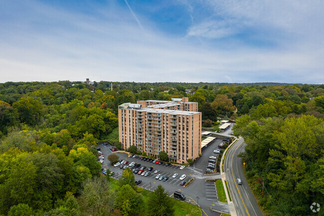 Aerial Photo - Strath Haven Condominiums