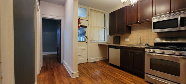 Foto del edificio - 3929-3931 Roanoke Rd.