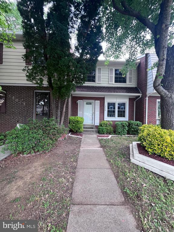 Building Photo - 14829 Emberdale Dr