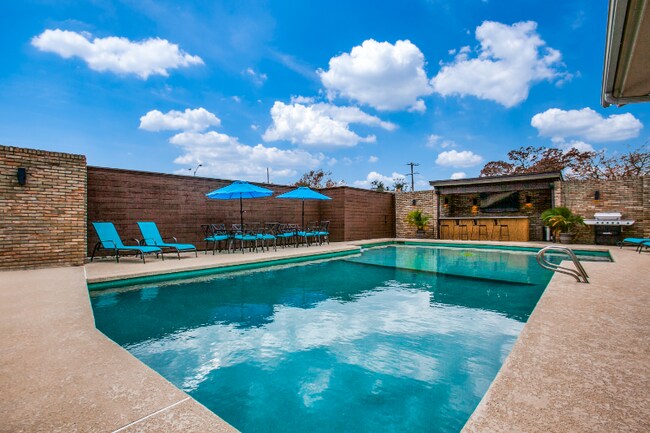 Foto del edificio - 7307 Spring Valley Rd