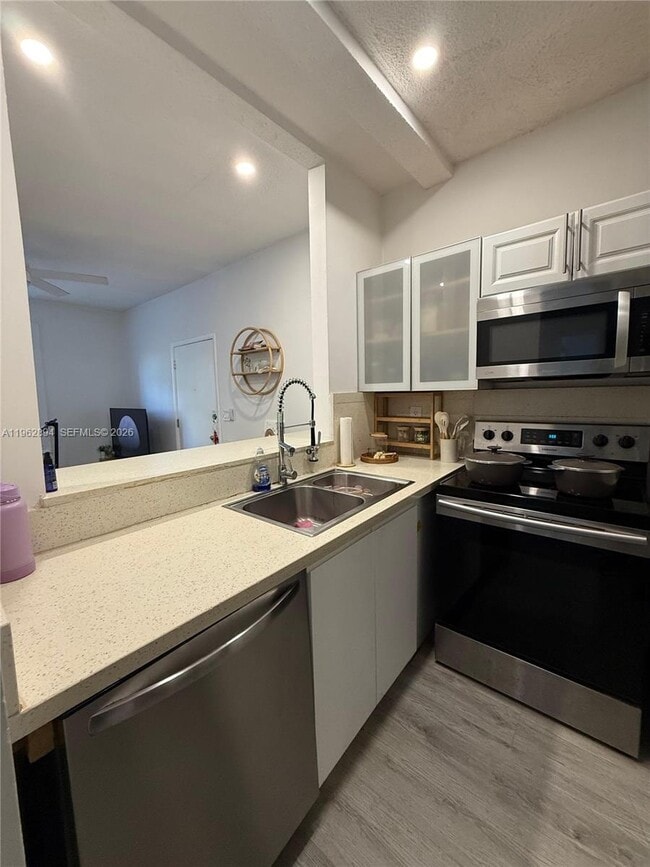 Building Photo - 842 Meridian Ave