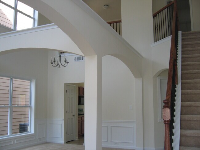 Foto del edificio - 2333 Jasmine Glen Dr