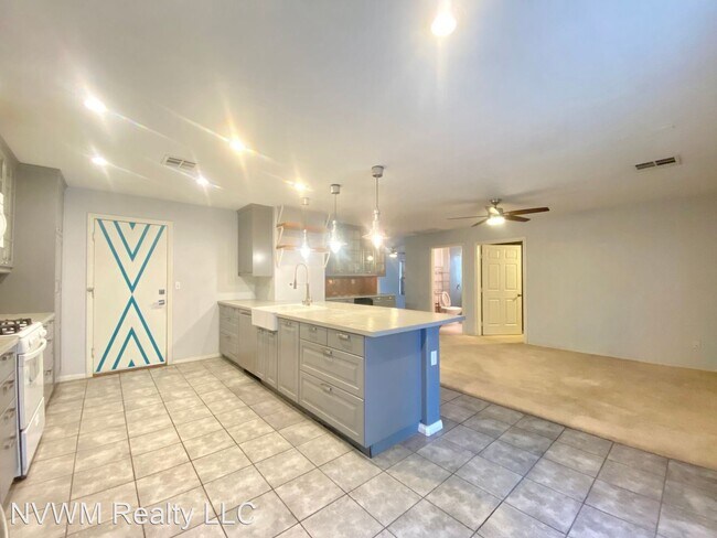 Building Photo - 5 br, 3 bath House - 11257 Andreola Ct
