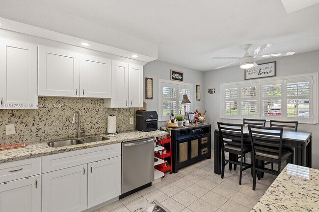 Building Photo - 700 SW 128th Ave