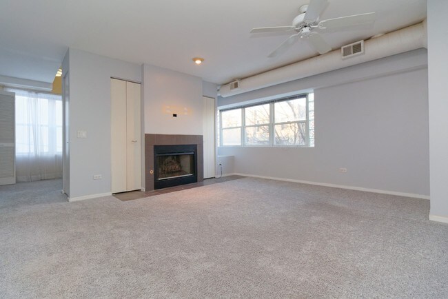 Building Photo - 1133 W Cornelia Ave