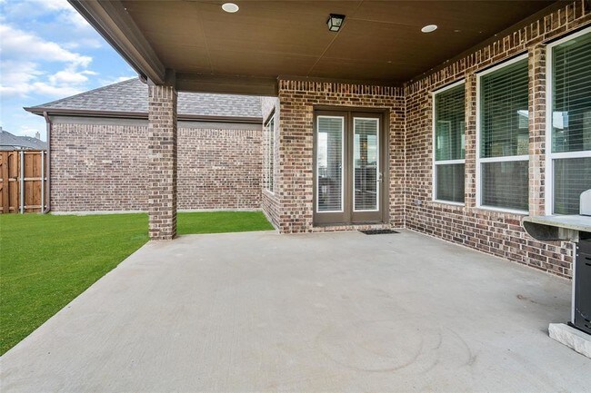 Building Photo - 12561 Chartwell Crest