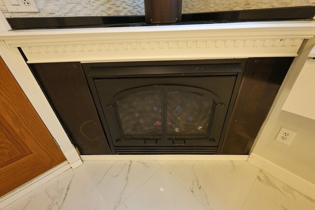 Building Photo - 235 Savin Hill Ave