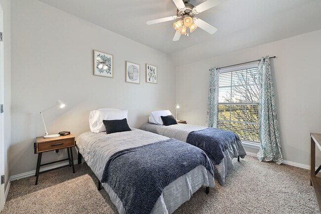 Foto del edificio - 1001 Krenek Tap Rd