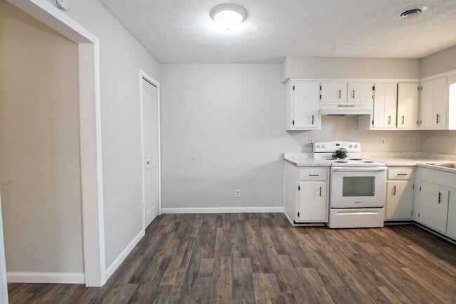 Building Photo - 13-413 Thompsonville Ln