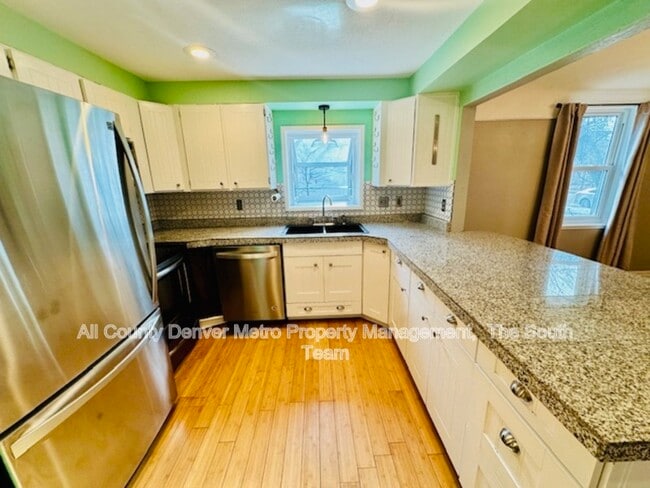 Building Photo - 2820 S Acoma St