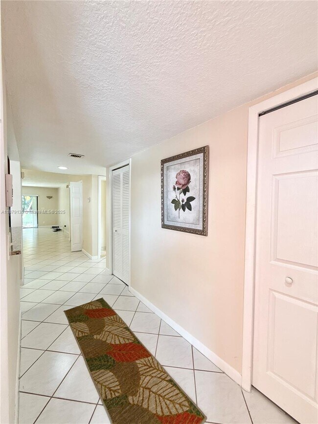 Foto del edificio - 227 Lakeview Dr