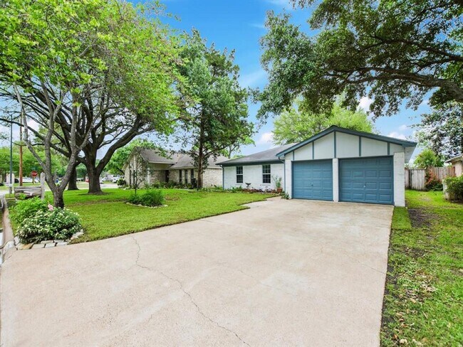 Foto del edificio - 2528 Village Cir Dr