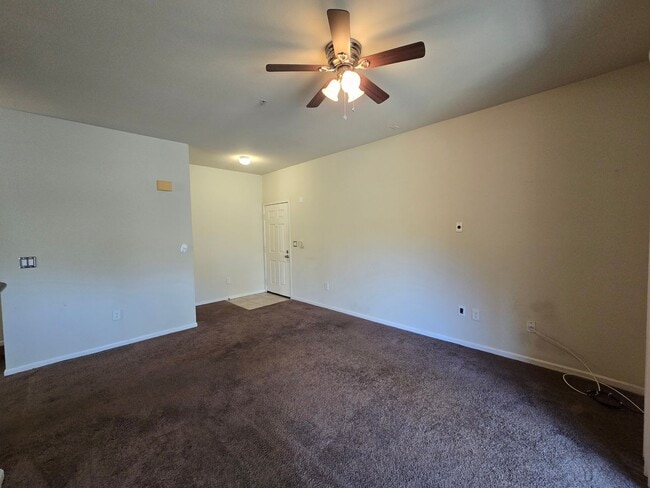 Foto del edificio - CANYON CREST CONDO