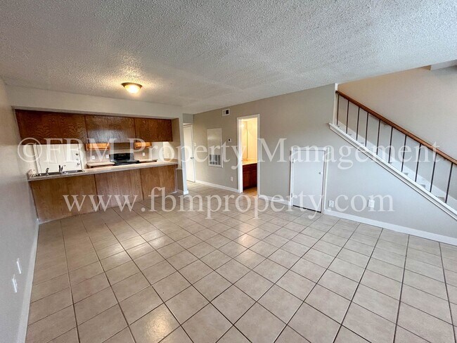 Building Photo - Red Bud 820 &amp; 822 / GEOF - EG