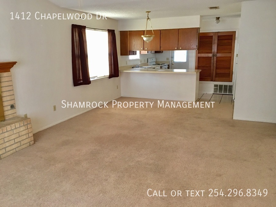 Building Photo - Midway ISD duplex off Chapel Road!