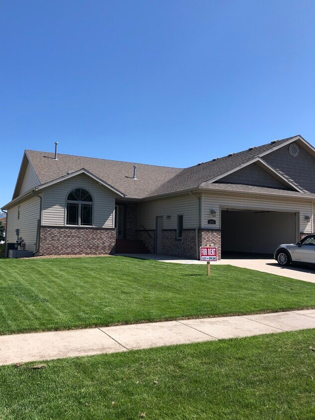 3623 Downing St, Bismarck, ND 58504 Townhome Rentals in Bismarck ND