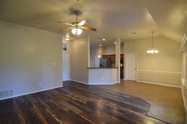 Building Photo - 5711 Ellington Ct