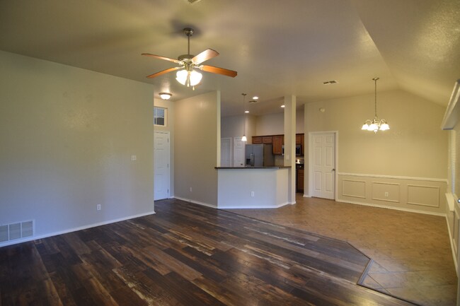 Foto del edificio - 5711 Ellington Ct