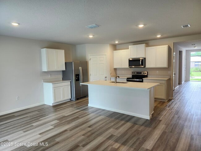 Building Photo - 450 Awin Cir SE