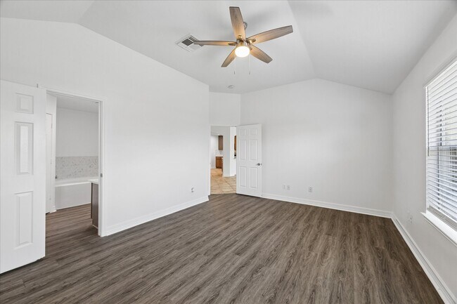 Foto del edificio - 8310 Hardy Elm St