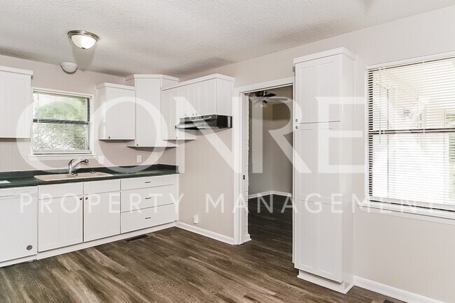Building Photo - Nice 4 Bedroom Home