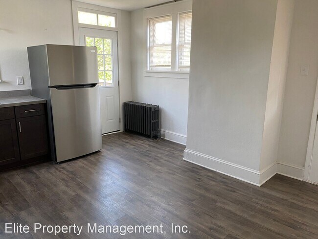 Building Photo - 3 br, 1 bath House - 137 S. Beaver St. Apt. C