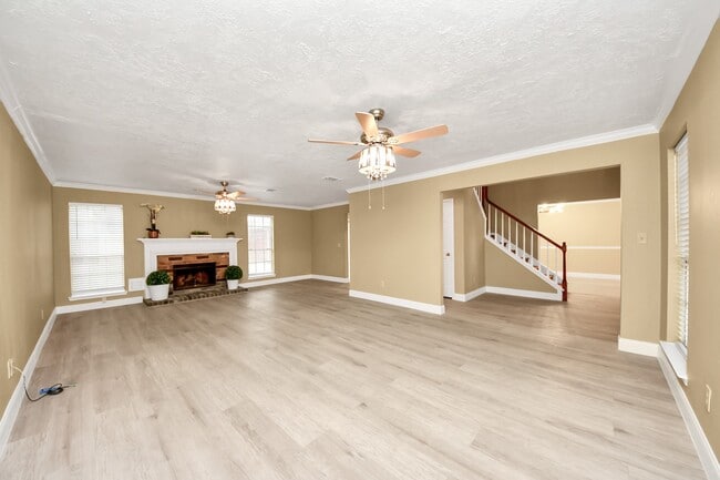 Building Photo - 1111 Cascade Creek Dr