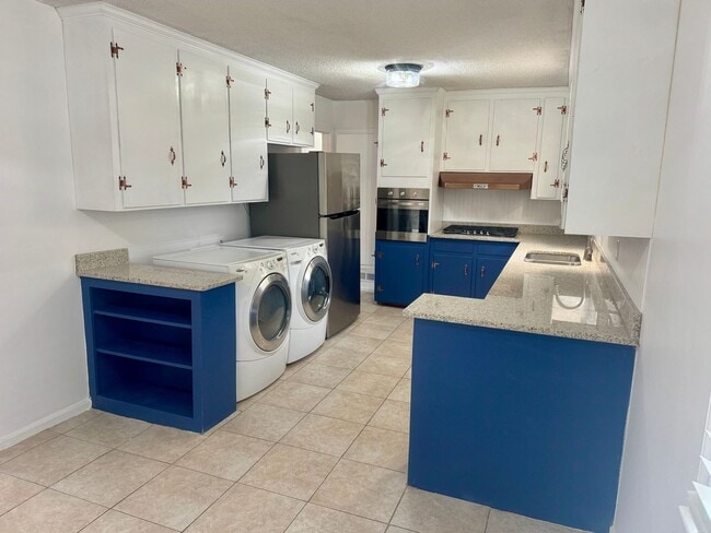 Building Photo - 2522 Stonehenge Dr