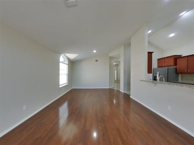 Foto del edificio - 347 Foster Ln