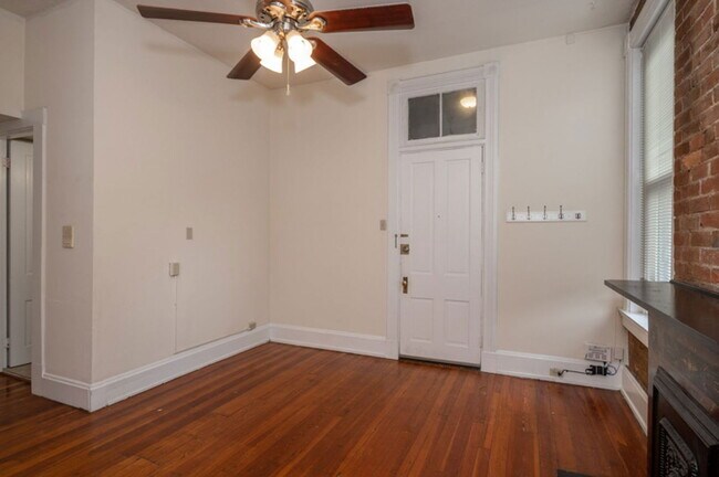 Building Photo - 215 E University Ave