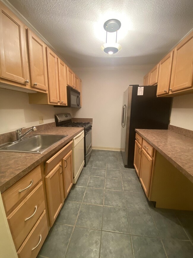 Foto del edificio - 77 Pond Ave