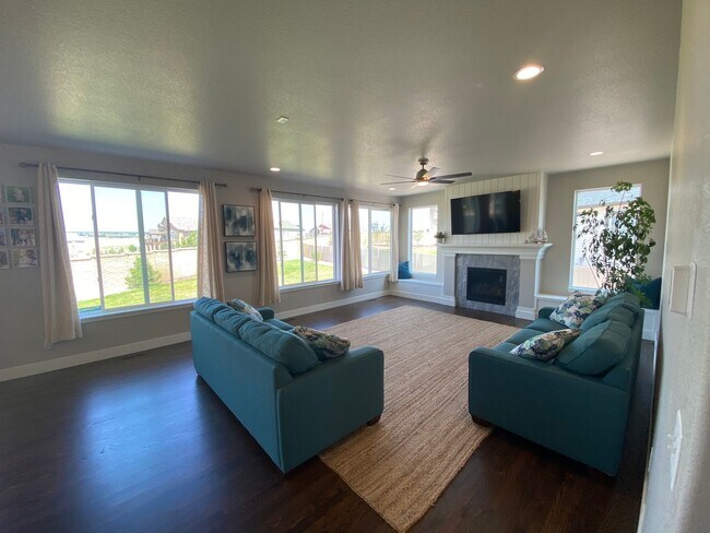 Foto del edificio - STUNNING 4BD/3.5BA HOME IN CUMBRE VISTA | ...