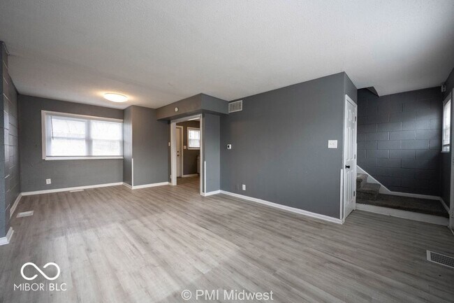Foto del edificio - 6056 E 16th St