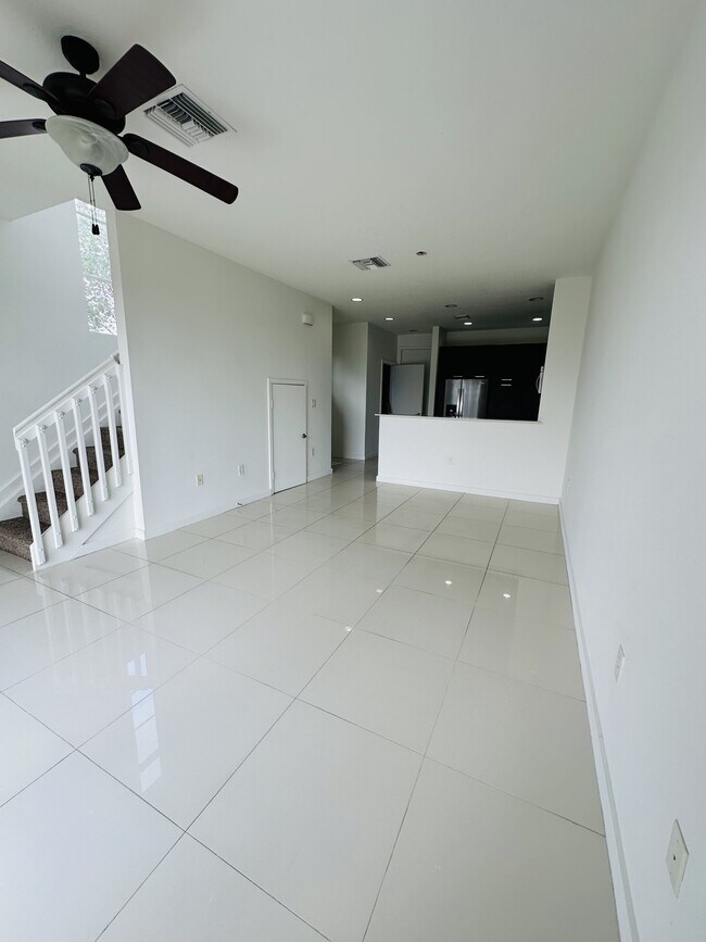 Foto del edificio - 3450 NW 13th St