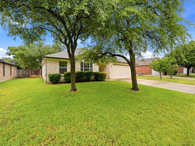 Building Photo - 1004 Downridge Dr