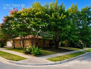 Building Photo - 1702 Topaz Rd
