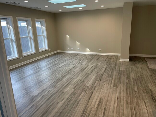 FAMILY ROOM - 113 W Railroad Ave