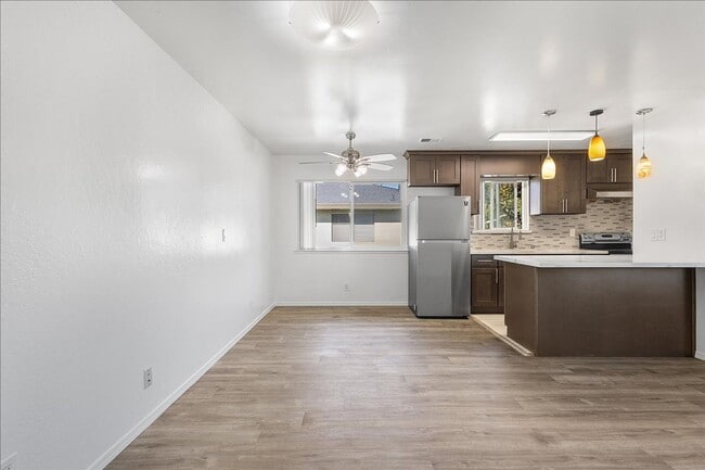 Building Photo - 34842 Starling Dr