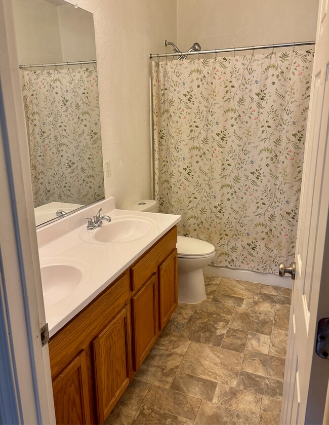 Foto del edificio - Cute As A Bug 4/2 *SOLAR* Natomas!  Please reference ad for viewings!