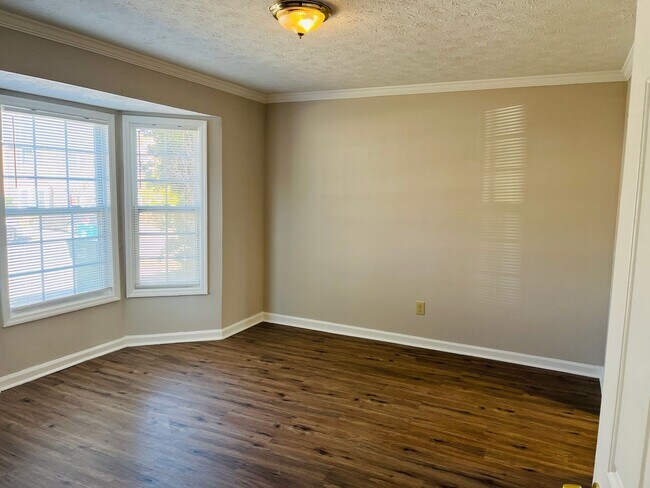 Foto del edificio - Welcome to Smyrna! Prime location, newly renovated, private fenced backyard, must see!