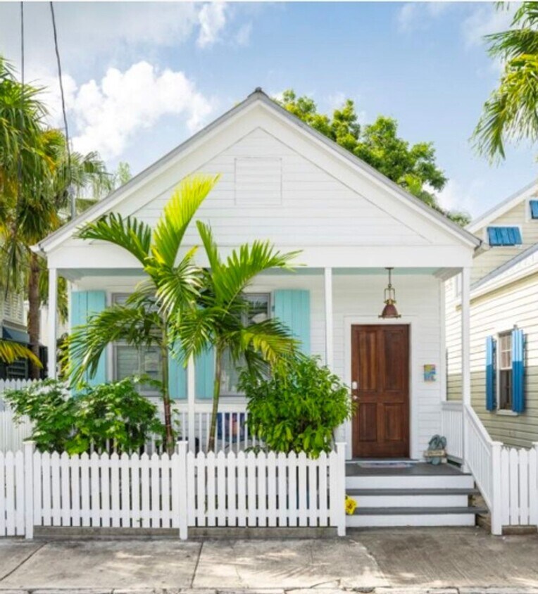 Foto principal - 6 - 8 Month Rental - Charming 2/1.5 Privat...